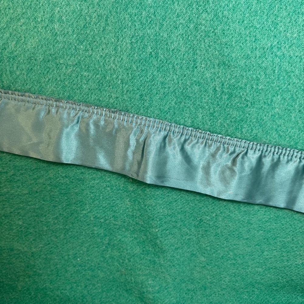 Vintage Kenwood Ramcrest Wool Blanket Green Satin Trim Made in Canada - Picture 6 of 6